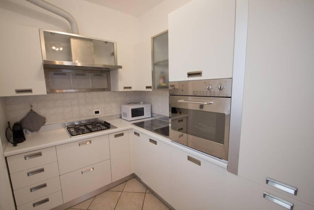 Appartamento Ristrutturato Con Terrazzo Varazze Bagian luar foto